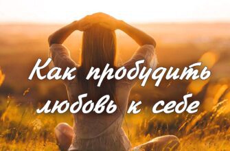 Изображение представляет собой безмятежную фотографию с подсветкой, на которой запечатлен человек, сидящий в поле на закате. Объект съемки расположен в центре, лицом от камеры, с длинными светло-каштановыми волосами, ниспадающими каскадом на спину. На них легкое платье свободного покроя, руки подняты и покоятся на затылке. Теплый золотистый солнечный свет создает эффект ореола вокруг объекта съемки, усиливая спокойную атмосферу. На переднем плане изображены высокая трава и полевые цветы, слегка размытые, в то время как на заднем плане виден обширный открытый пейзаж, залитый мягким сиянием заходящего солнца. Общая композиция создает ощущение покоя и созерцательности, а природные элементы гармонично сочетаются с теплой цветовой палитрой сцены.
