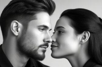 Изображение представляет собой черно-белый портрет, на котором крупным планом изображены женский идеал красоты, мужчина и женщина в профиль, стоящие лицом друг к другу. У мужчины слева ухоженная борода и короткие уложенные волосы. У него светлая кожа и волевой подбородок. У женщины справа длинные темные волосы зачесаны назад, гладкая кожа и нежное выражение лица. Глаза обеих женщин закрыты, а носы почти соприкасаются, что создает интимную и безмятежную атмосферу. Фон выполнен в мягких серых тонах, что усиливает акцент на чертах лица и мимике персонажей. Общая композиция сбалансирована и гармонична, подчеркивая связь между двумя людьми.